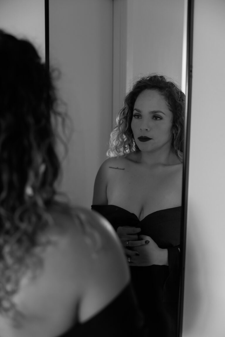 Senual, boudoir, covered nude, black and white photography, BW, female model
